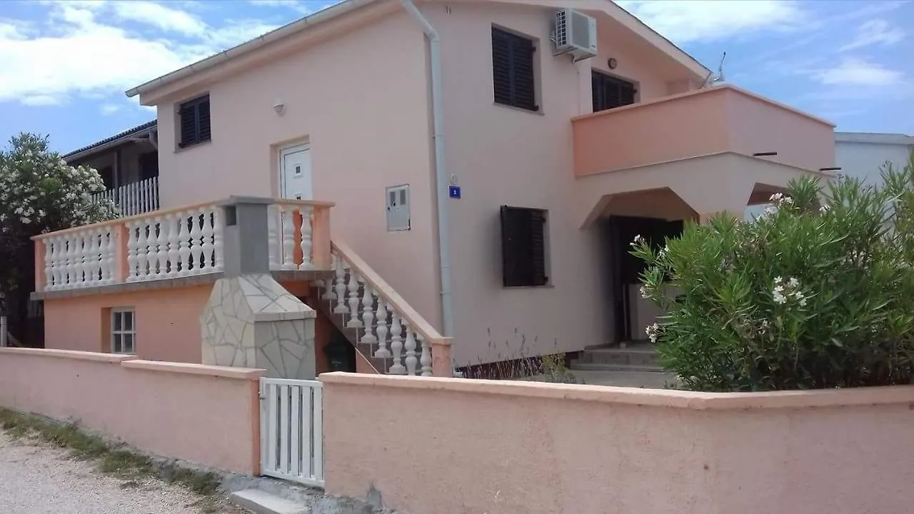 Apartman Lana ויר