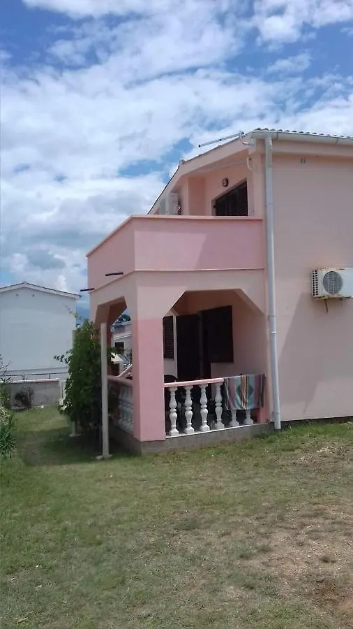 Apartman Lana ויר דירה